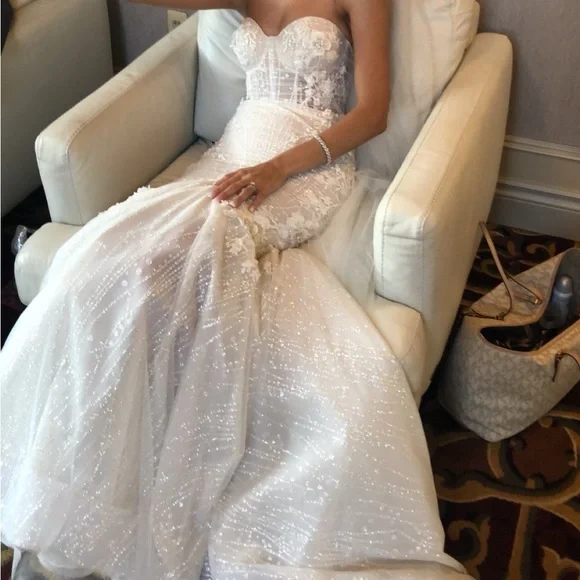 Berta Dresses | 2019 Berta Wedding Dress With Veil #Berta #Weddingdress | Color: White | Size: 2 | Aivezajj's Closet